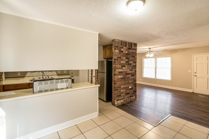 Building Photo - 210 Elliott Dr