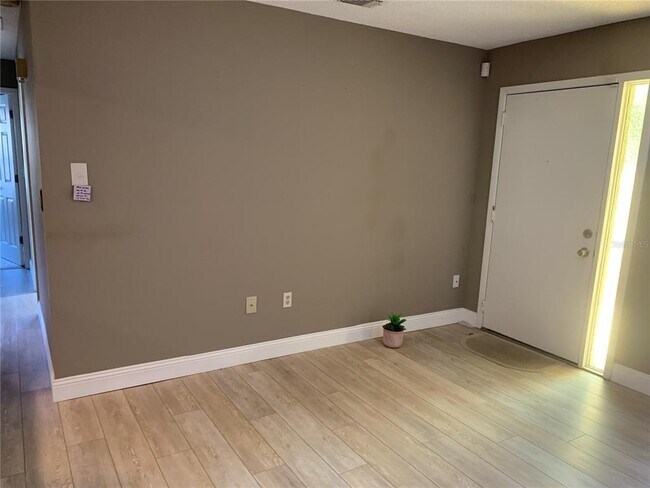 Building Photo - 8161 Braddock Cir
