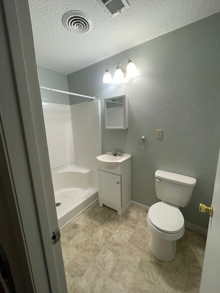 Building Photo - 404 E Madison St