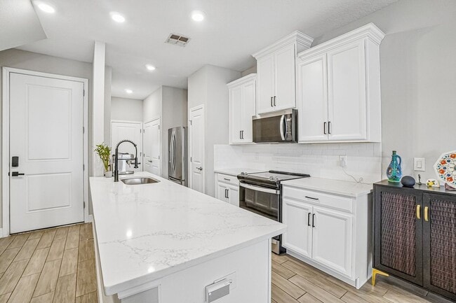 Building Photo - Heritage Oaks gated community 3/2.5/2 Townhome