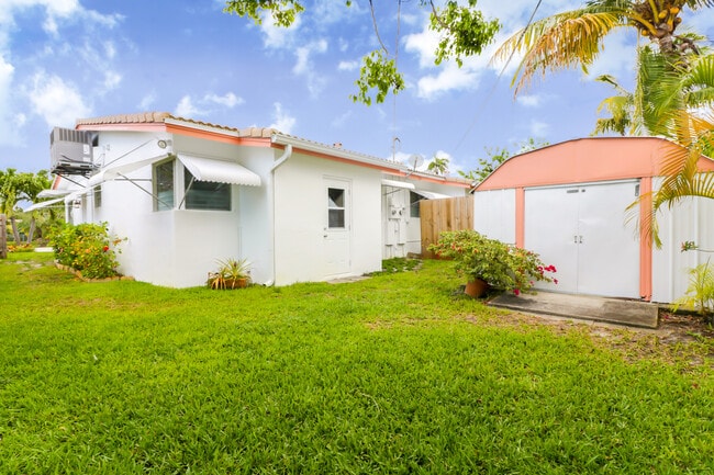 Building Photo - Charming 2Bedroom 2Bath Fully Renovated !