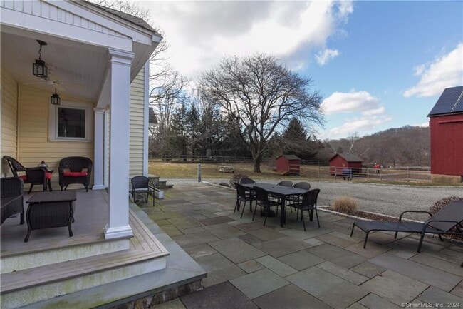 Building Photo - 323 Green Hill Rd