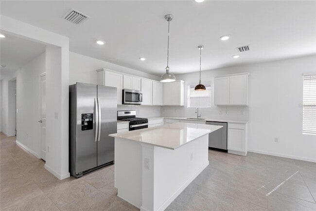 Building Photo - 42392 Cascade Dr