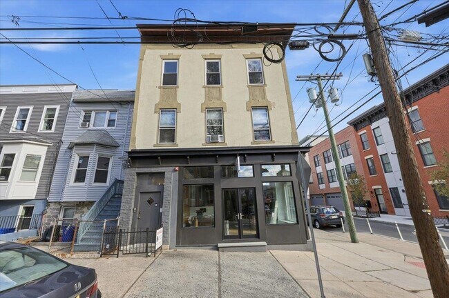 Building Photo - 76 Bowers St