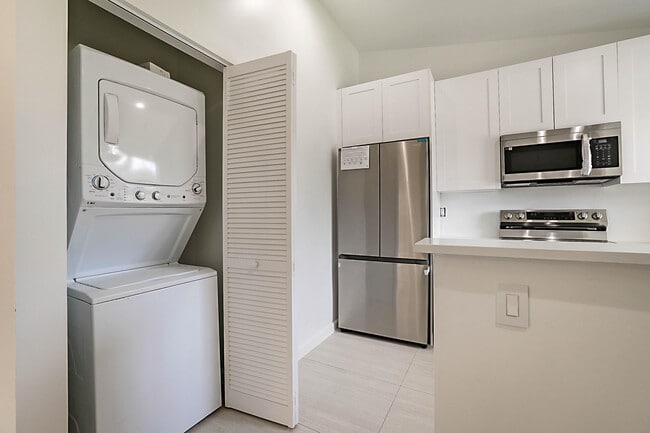 Building Photo - 320 NE 42nd St