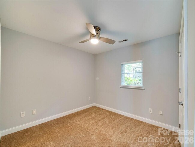 Building Photo - 927 Garden District Dr