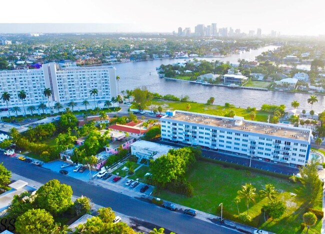 Building Photo - 550 Bayshore Dr