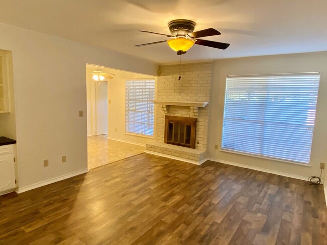 Building Photo - Shreveport LA 71115 - 3 br 2.5 ba townhome...