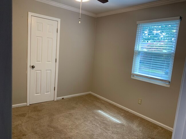 Building Photo - 322 Westgate Dr