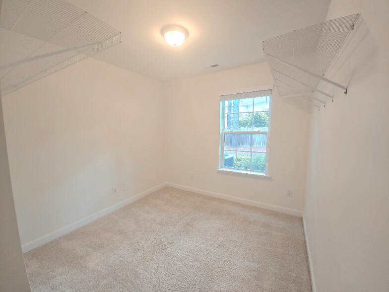 Building Photo - 1207 Heritage Links Dr