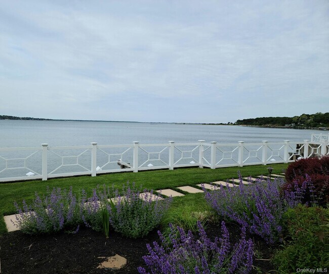 Building Photo - 62 Canoe Place Rd