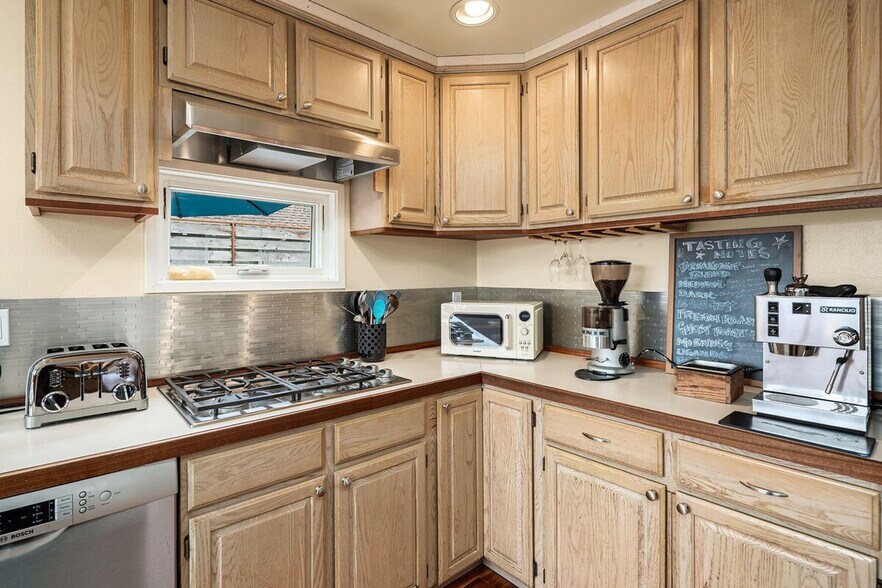 Building Photo - 405 W Galer St