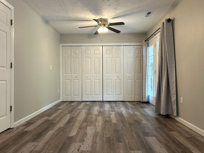 Building Photo - Charming Split-Level Home with Spacious Yard & Modern Updates – Ideal Location!