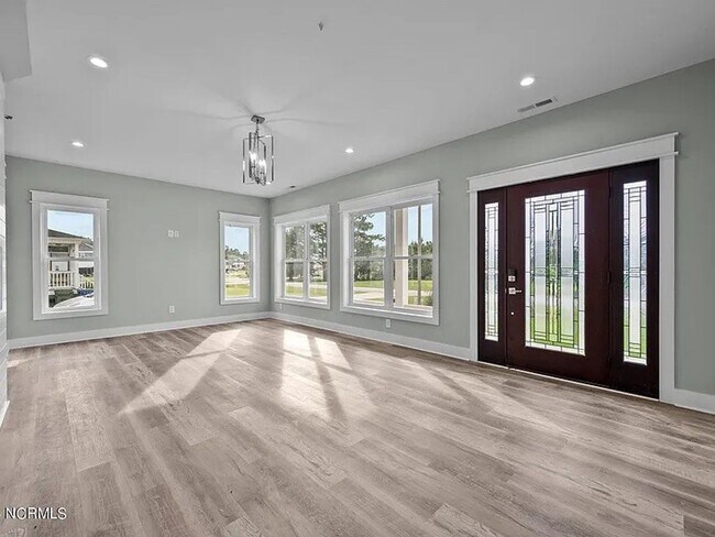 Building Photo - Beautiful New 4 Bedroom, 3 full bath plus ...
