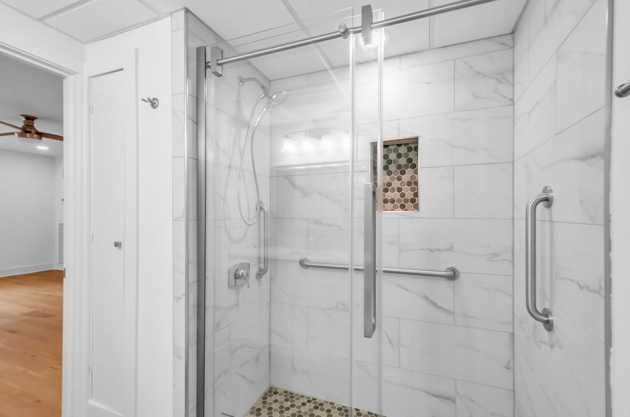 Building Photo - 6666 Brookmont Ter