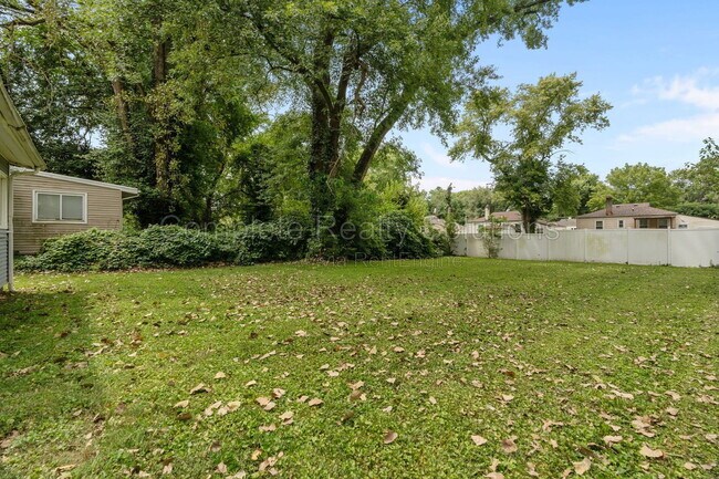 Building Photo - 449 S Dade Ave