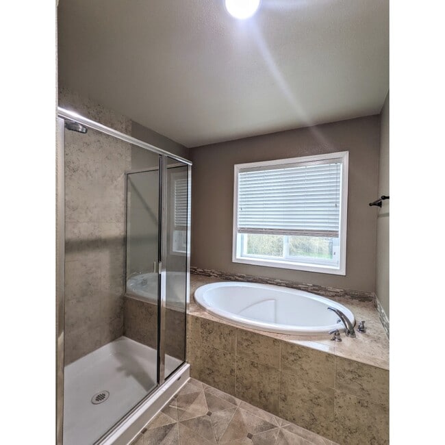 Building Photo - 730 SW 207th Pl