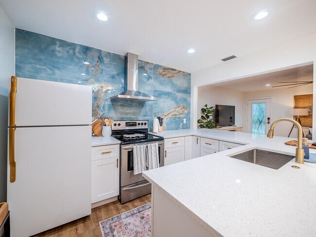 Building Photo - 418 N Palmway