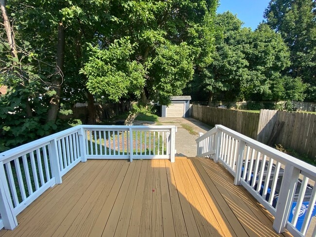 Building Photo - ? Comfortable 3-Bedroom, 1.5-Bathroom Home...