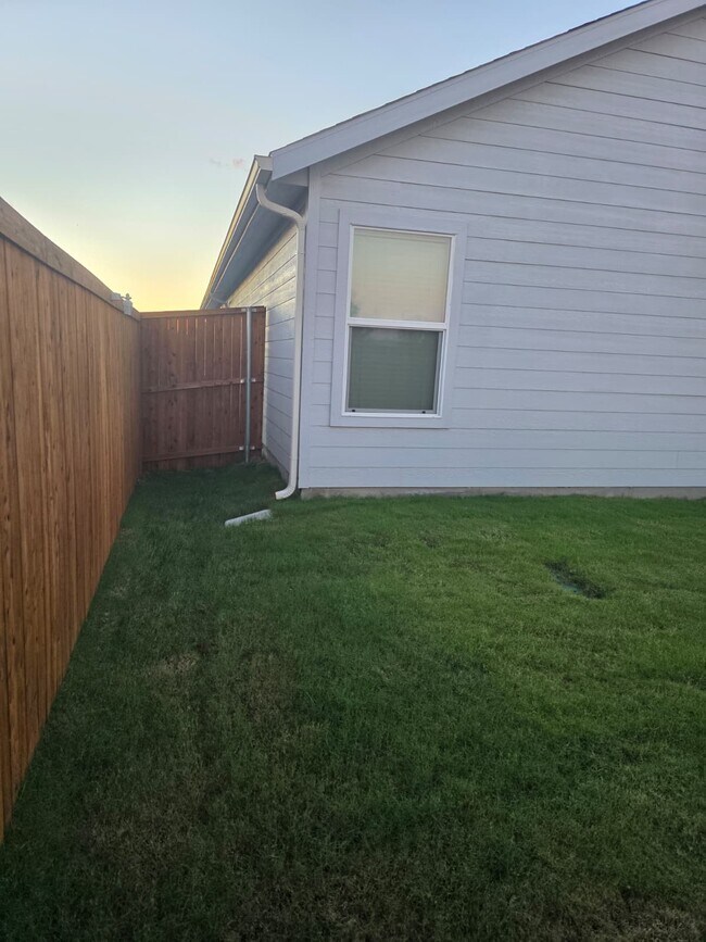 Building Photo - 3040 Burmese St