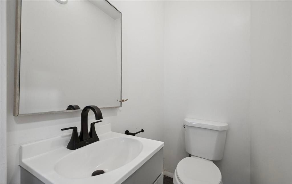 Building Photo - 2038 S Darien St