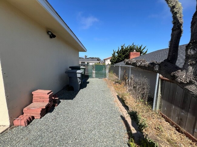 Building Photo - 2280 Del Norte St
