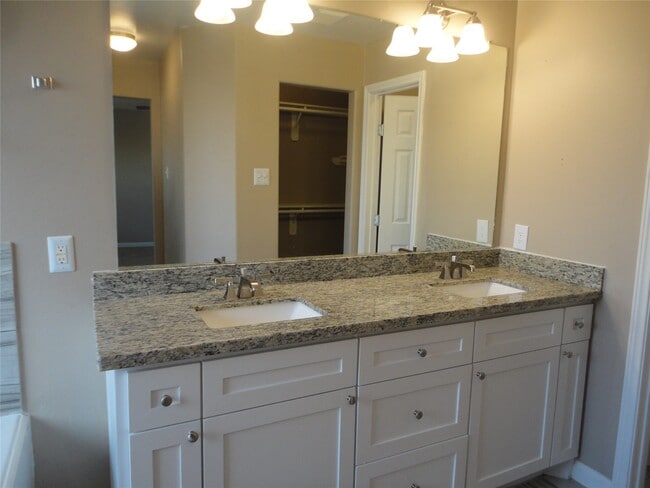 Building Photo - 18142 Flower Grove Ct