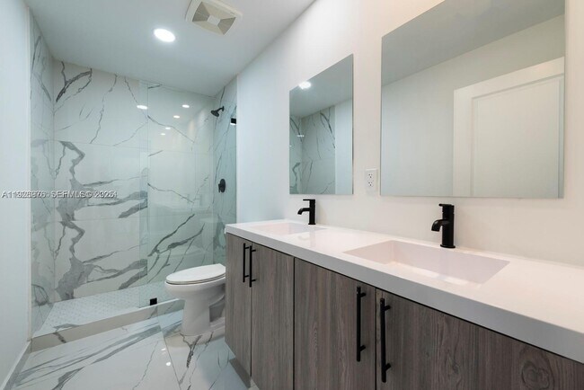 Building Photo - 1327 NW 2nd Ln