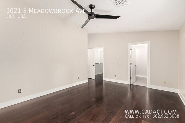 Building Photo - 3021 E Meadowbrook Ave