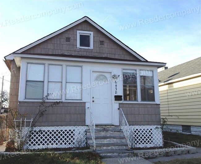 Building Photo - Freshly Painted 2 bedroom house