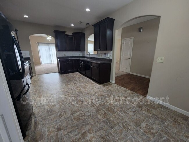 Building Photo - 1 Redwolf Ln