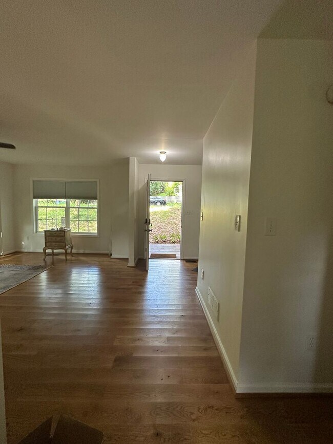 Building Photo - 250 Hodgson Dr