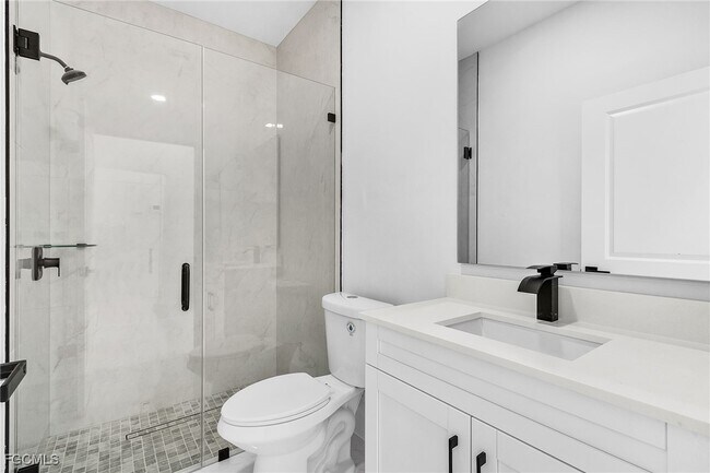 Building Photo - 602-604 SW 8th Pl