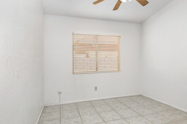 Building Photo - 5230 W Wood Owl Dr