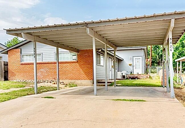 Building Photo - 5320 Lovell Ave