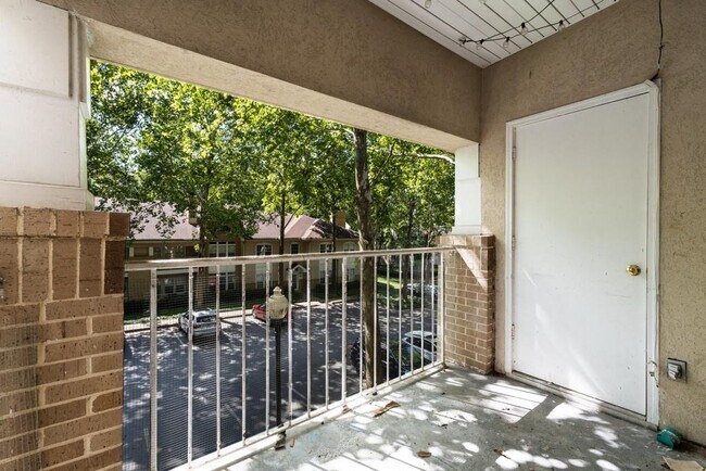 Building Photo - 240 Renaissance Pkwy NE