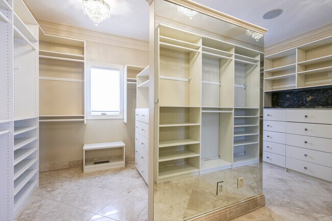 Building Photo - 9020 Whisperinghill Dr