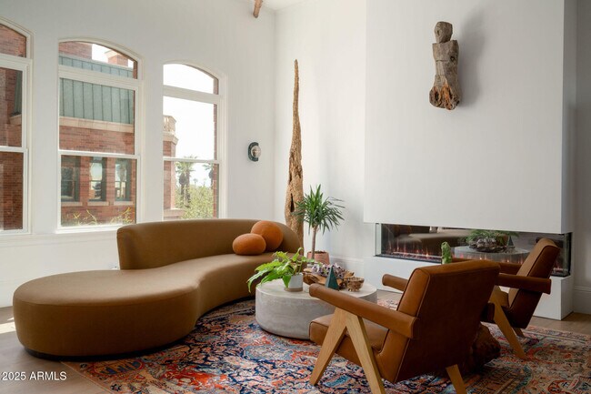 Building Photo - 50 W Palm Ln