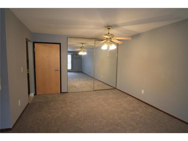 Building Photo - 3155 Coachman Rd