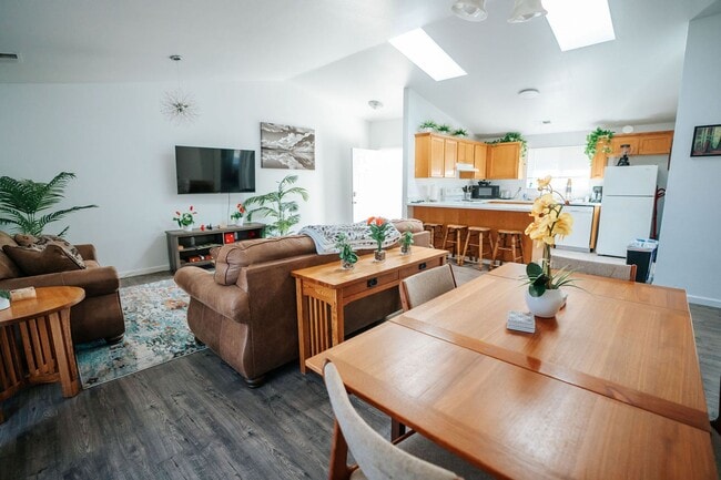 Building Photo - 4190 Hillside Ct