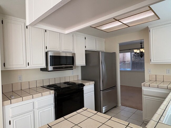 Building Photo - SOLAR POWERED 3 Bedroom 2 bath with large ...