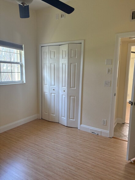 Building Photo - 340 Carrousel Ct