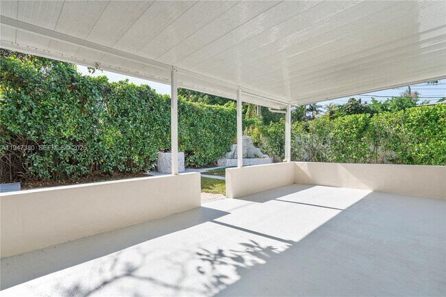 Building Photo - 2350 SW 26th St