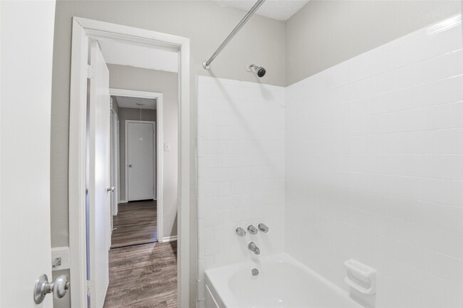 Building Photo - 6519 Bridgegate Dr