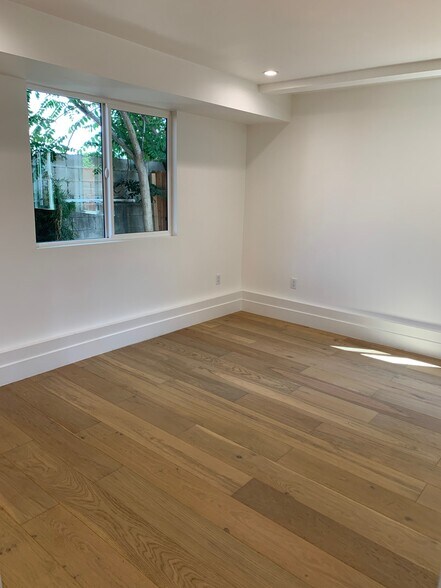 Building Photo - 1346 S Mansfield Ave