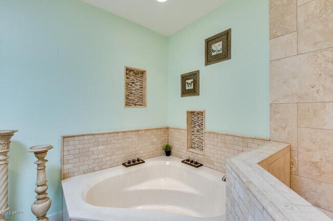 Building Photo - SFH 4-2