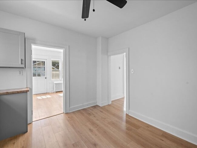 Building Photo - Spacious Pet Friendly 4 Bedroom Rental in ...