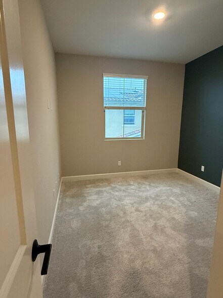 Building Photo - 1118 Delpy View Point