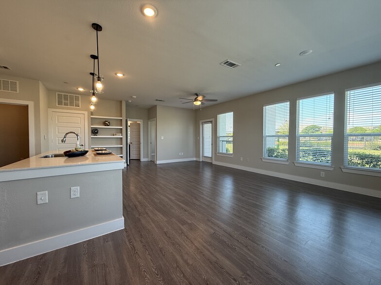 Building Photo - 3144 Gorge Way