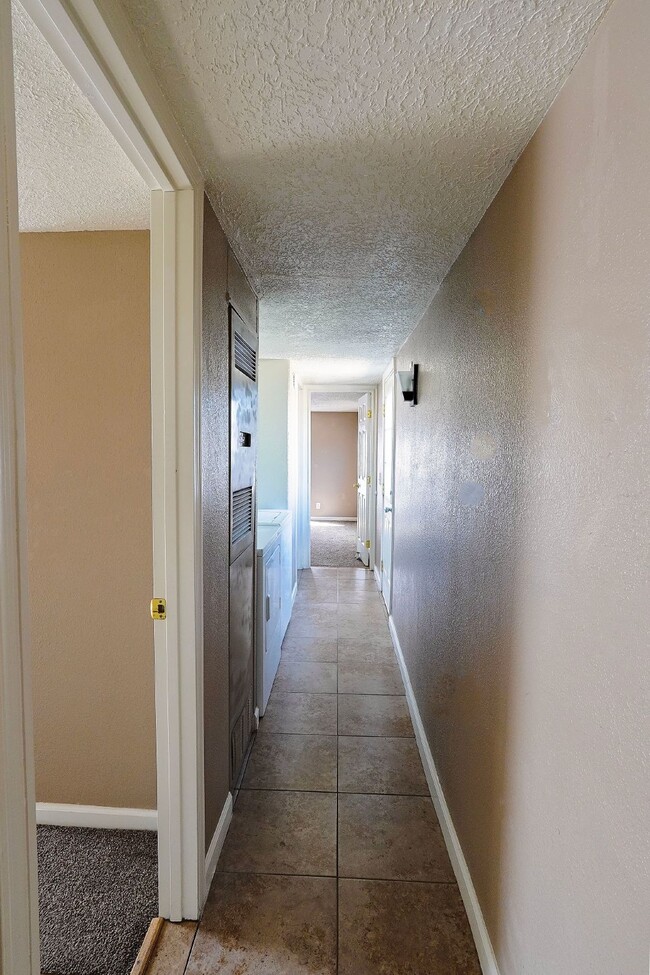Building Photo - Spacious Mobile Home – Full Property Renta...